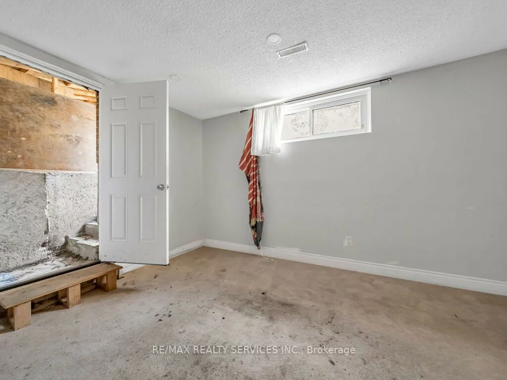 41, Simmons, Madoc, Brampton