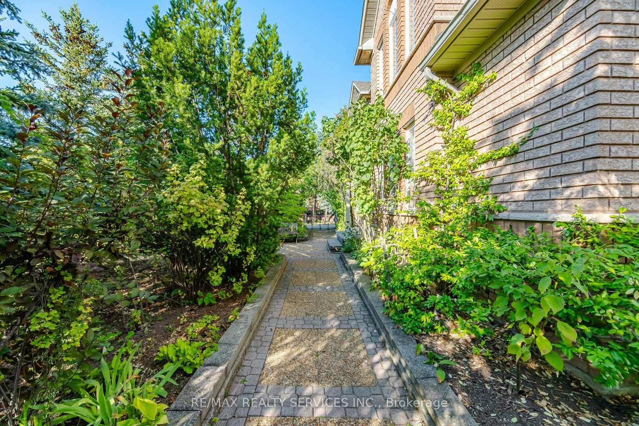 8, Riverbank, Sandringham-Wellington, Brampton