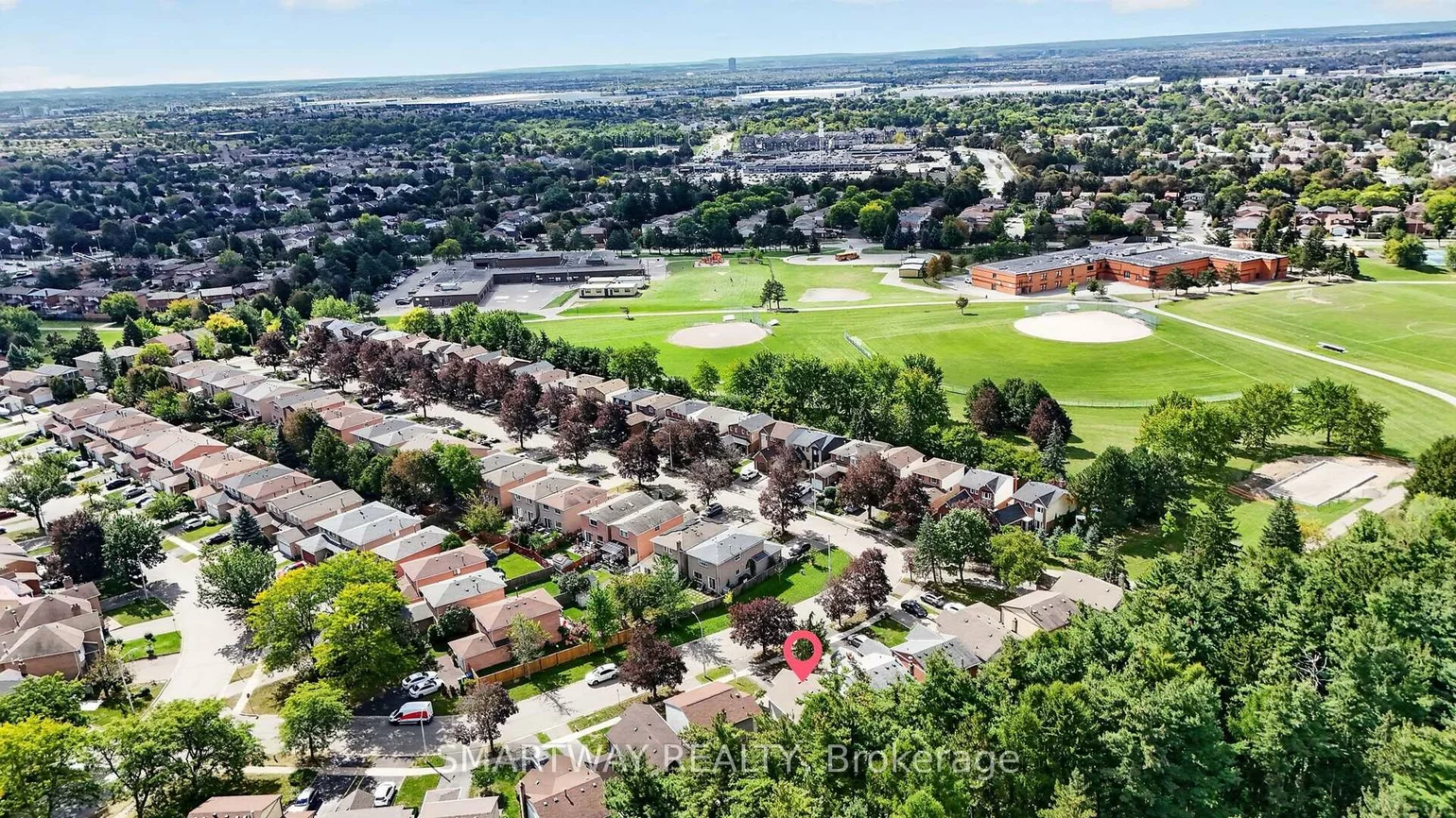 102, Rawling, Heart Lake East, Brampton