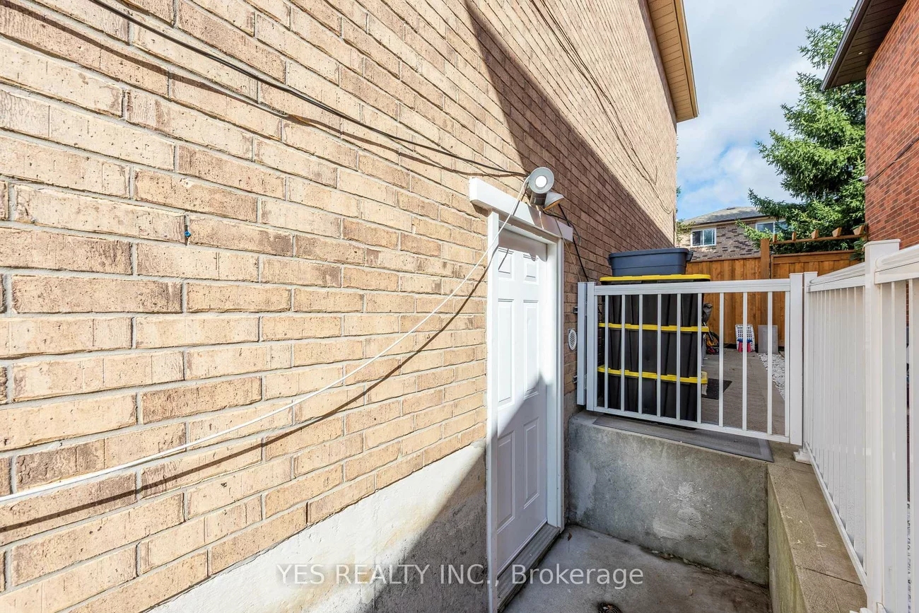 7, Colchester, Heart Lake West, Brampton
