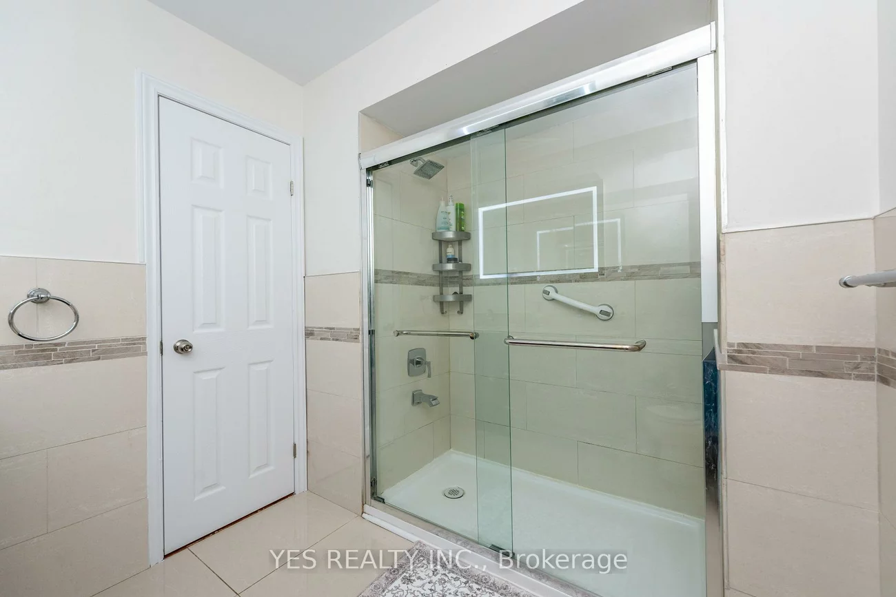 7, Colchester, Heart Lake West, Brampton