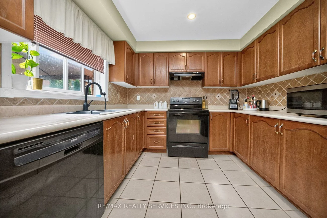 26, Peachleaf, Fletcher's Meadow, Brampton