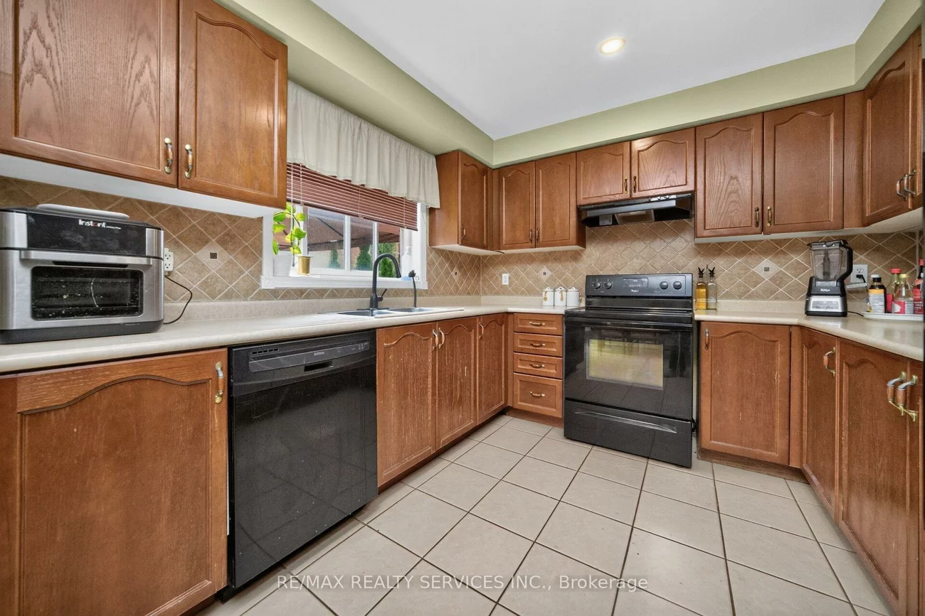 26, Peachleaf, Fletcher's Meadow, Brampton