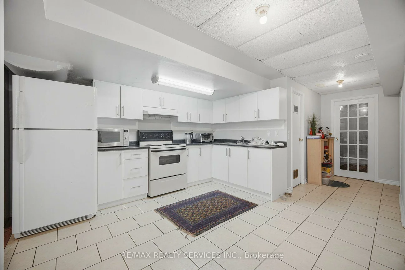 100, Southlake, Madoc, Brampton