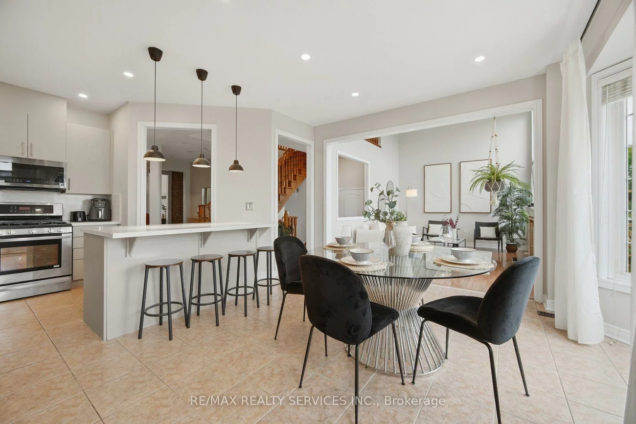 100, Southlake, Madoc, Brampton