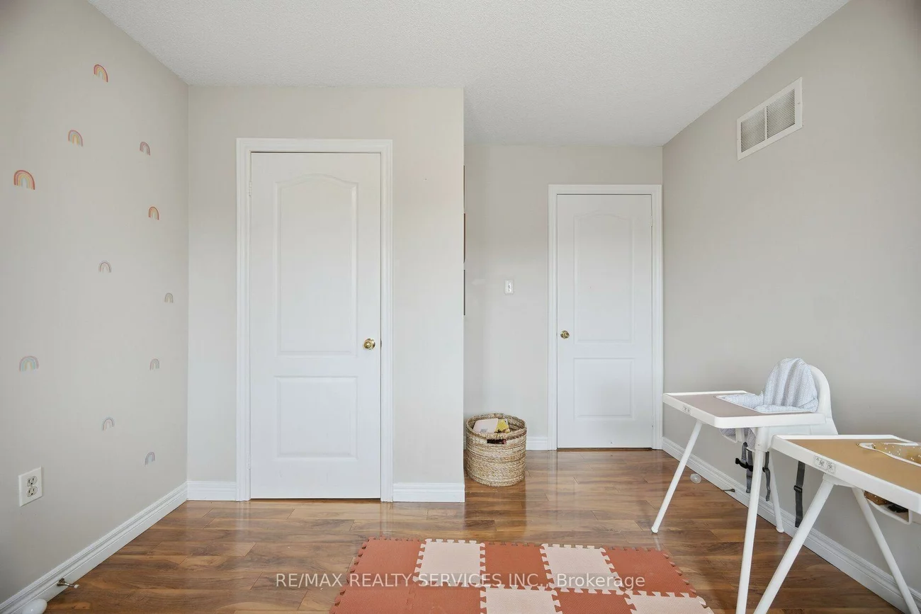 100, Southlake, Madoc, Brampton