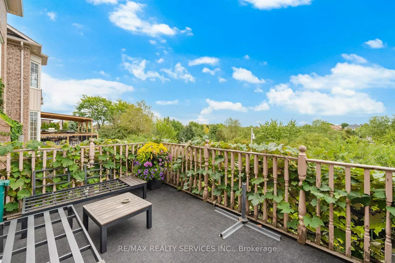 100, Southlake, Madoc, Brampton