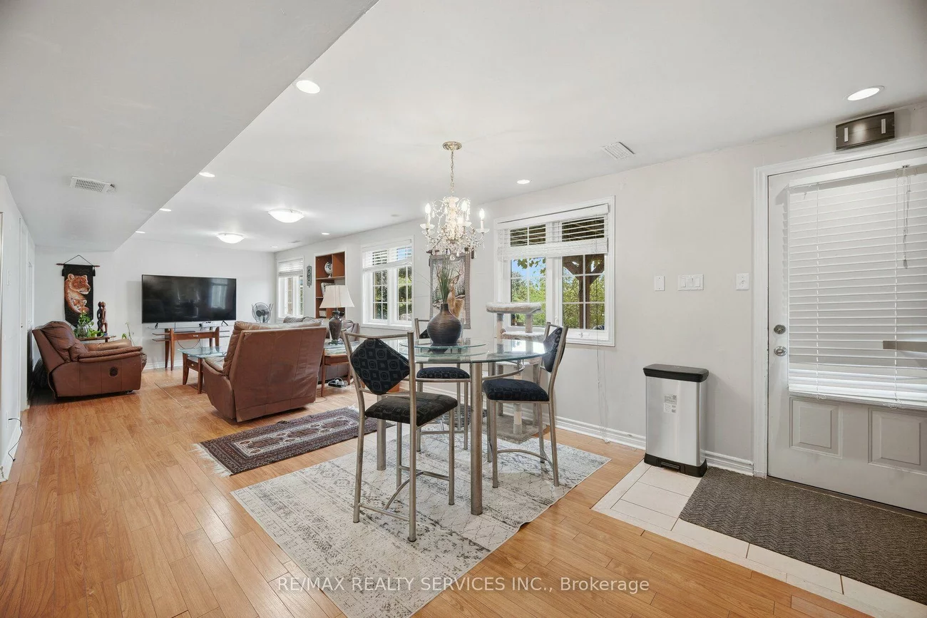 100, Southlake, Madoc, Brampton