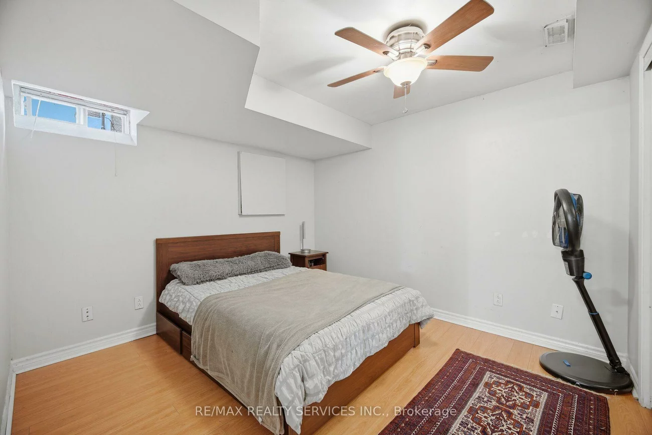 100, Southlake, Madoc, Brampton