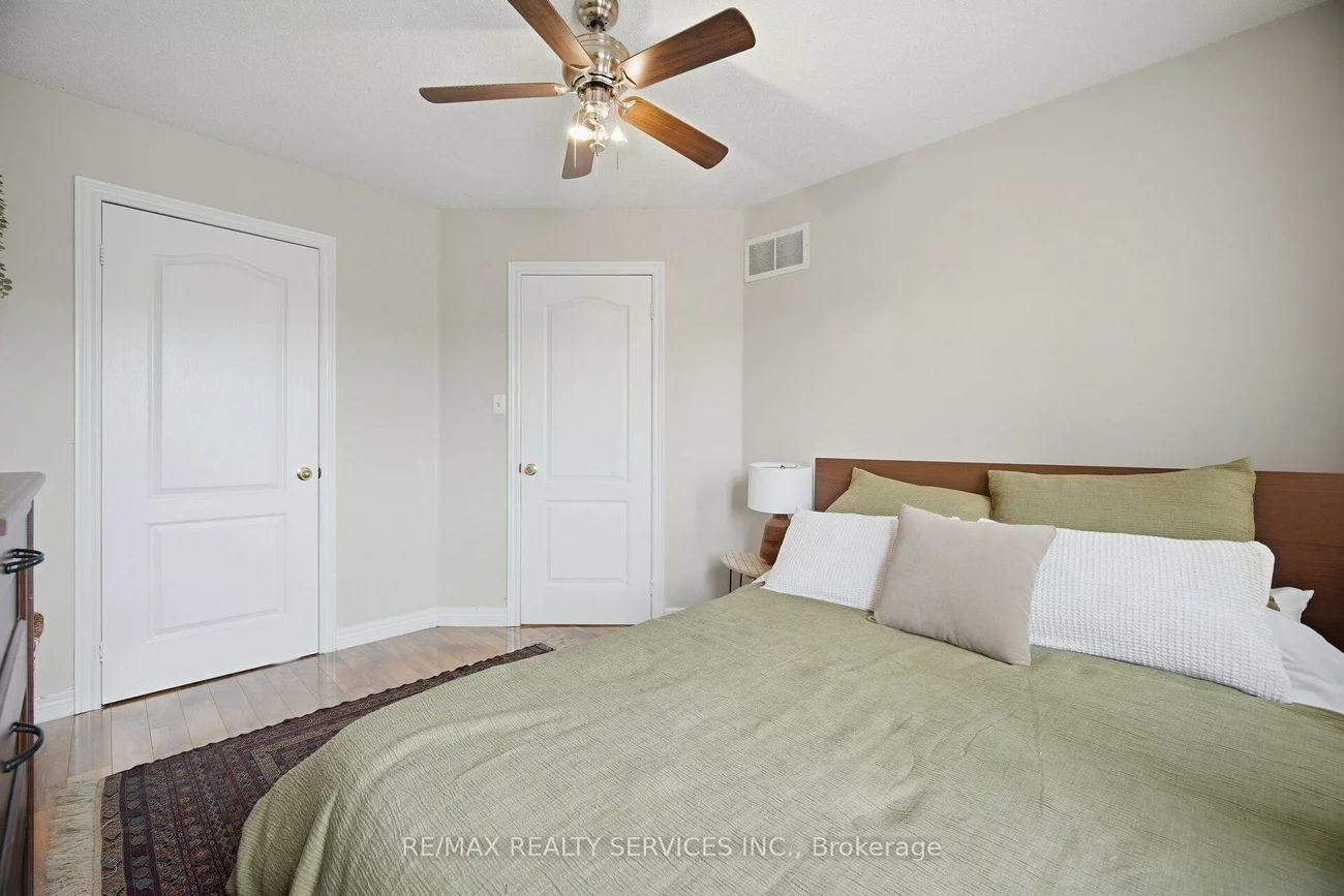 100, Southlake, Madoc, Brampton