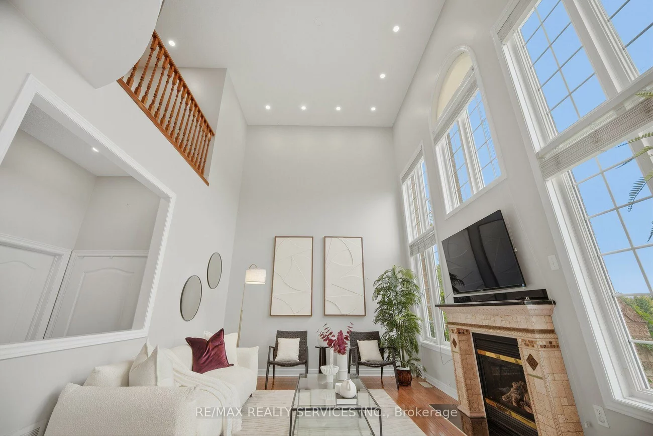 100, Southlake, Madoc, Brampton