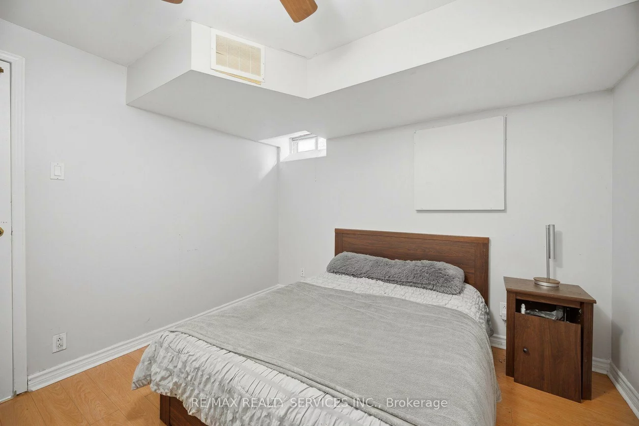 100, Southlake, Madoc, Brampton