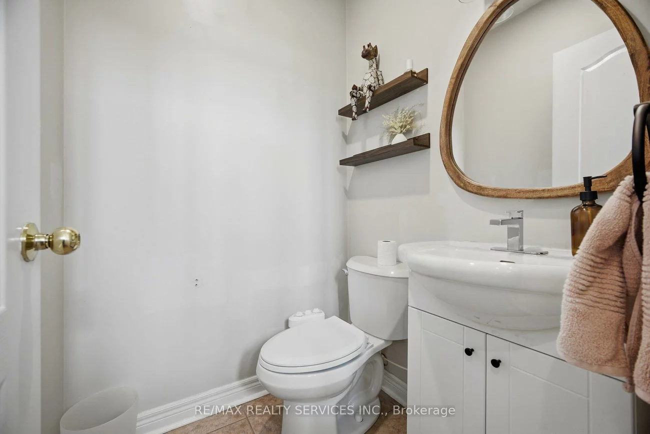 100, Southlake, Madoc, Brampton