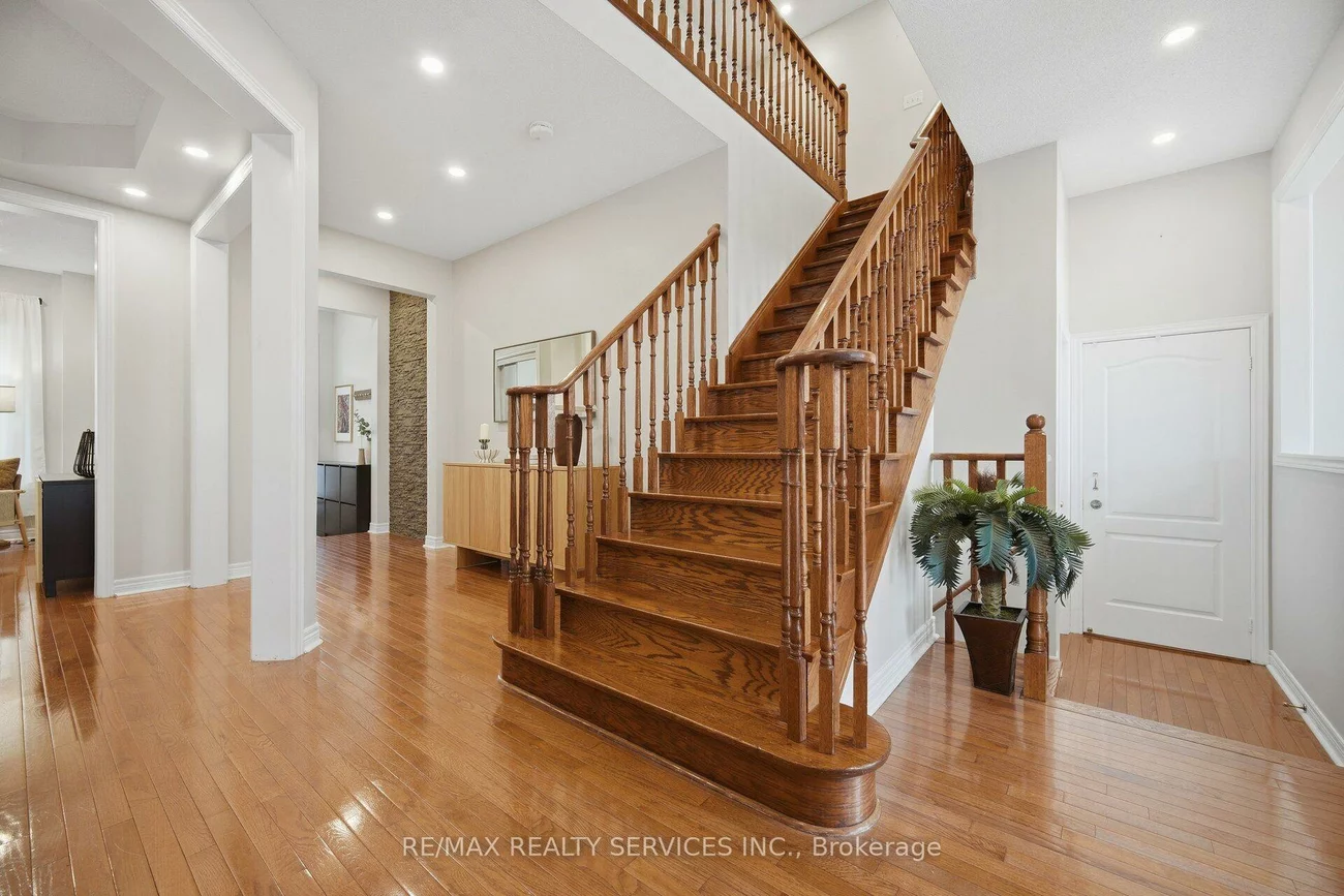 100, Southlake, Madoc, Brampton