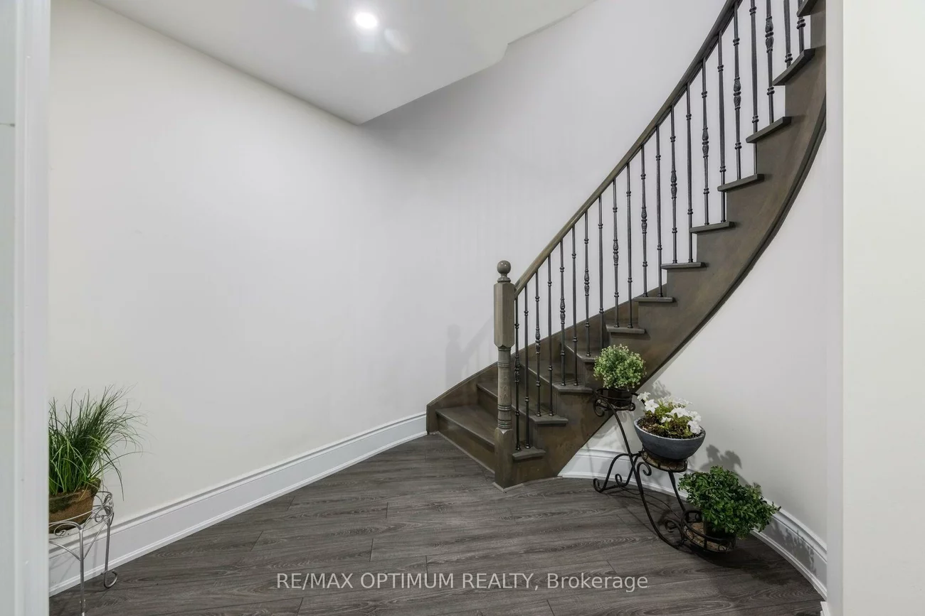 37, Elbern Markell, Credit Valley, Brampton