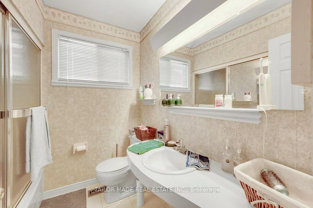 22, Greystone, Brampton South, Brampton