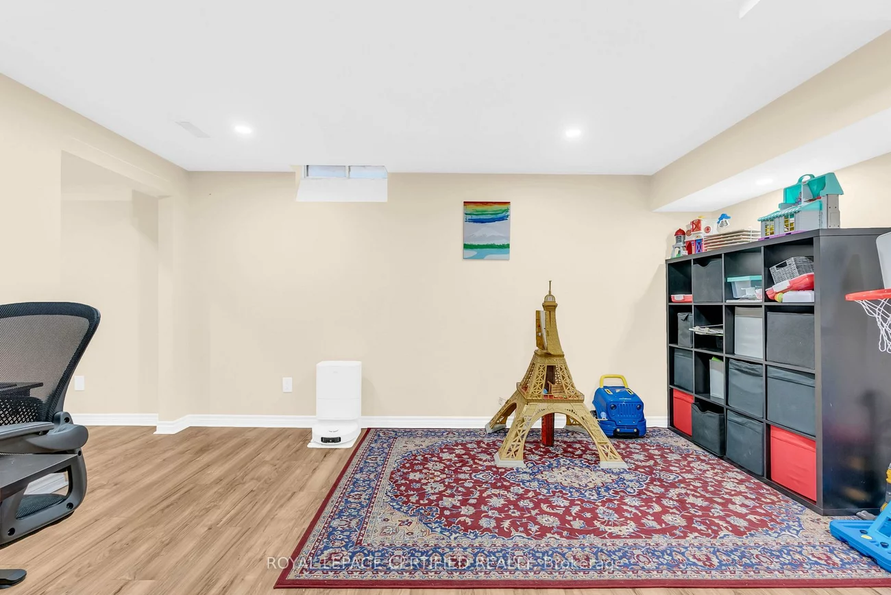 22, Madelaine, Central Park, Brampton