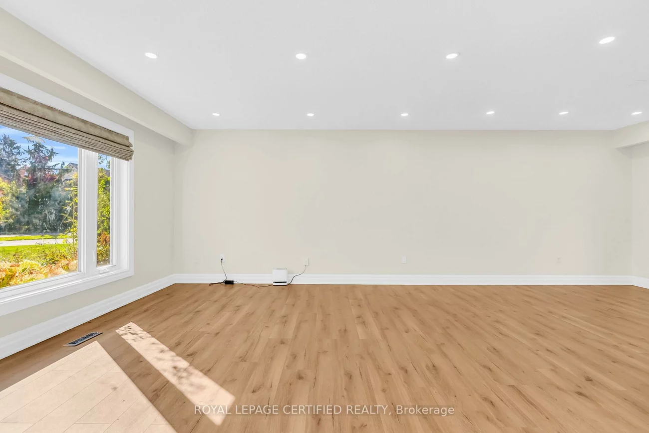 22, Madelaine, Central Park, Brampton
