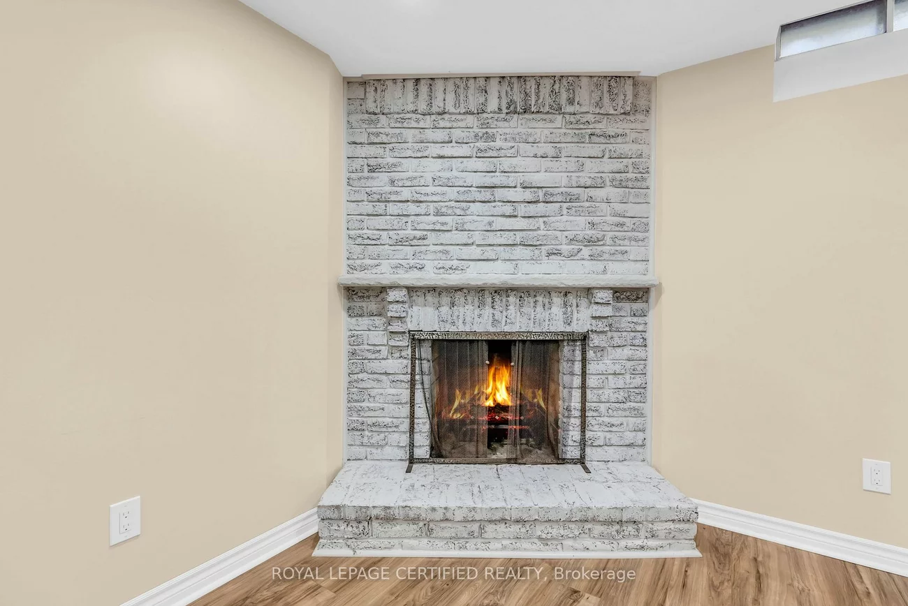22, Madelaine, Central Park, Brampton