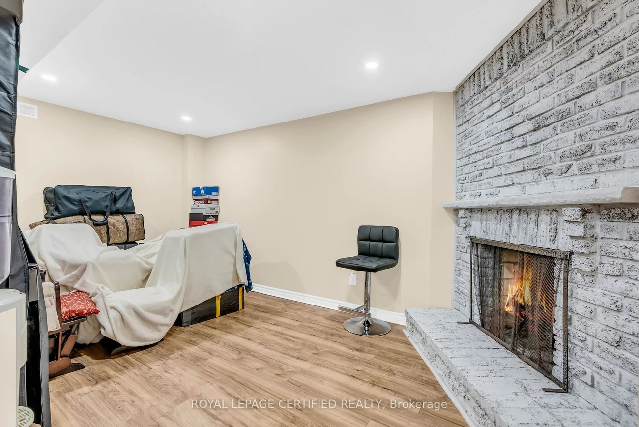 22, Madelaine, Central Park, Brampton