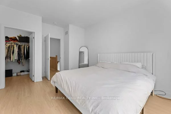 25, Desiree, Bolton West, Caledon