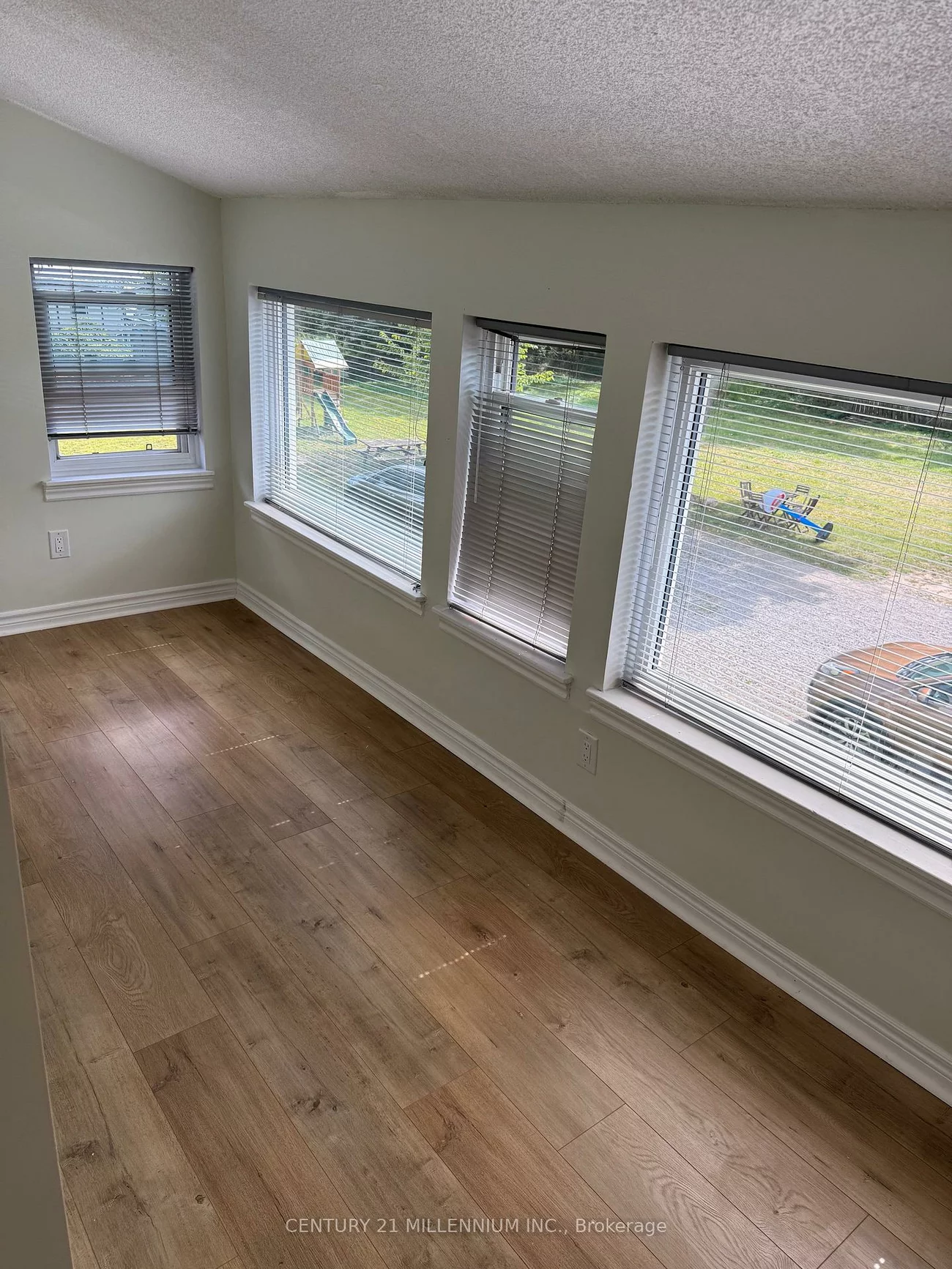1529, Queen, Alton, Caledon