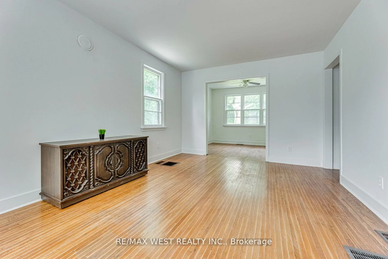 211, King, Bolton West, Caledon