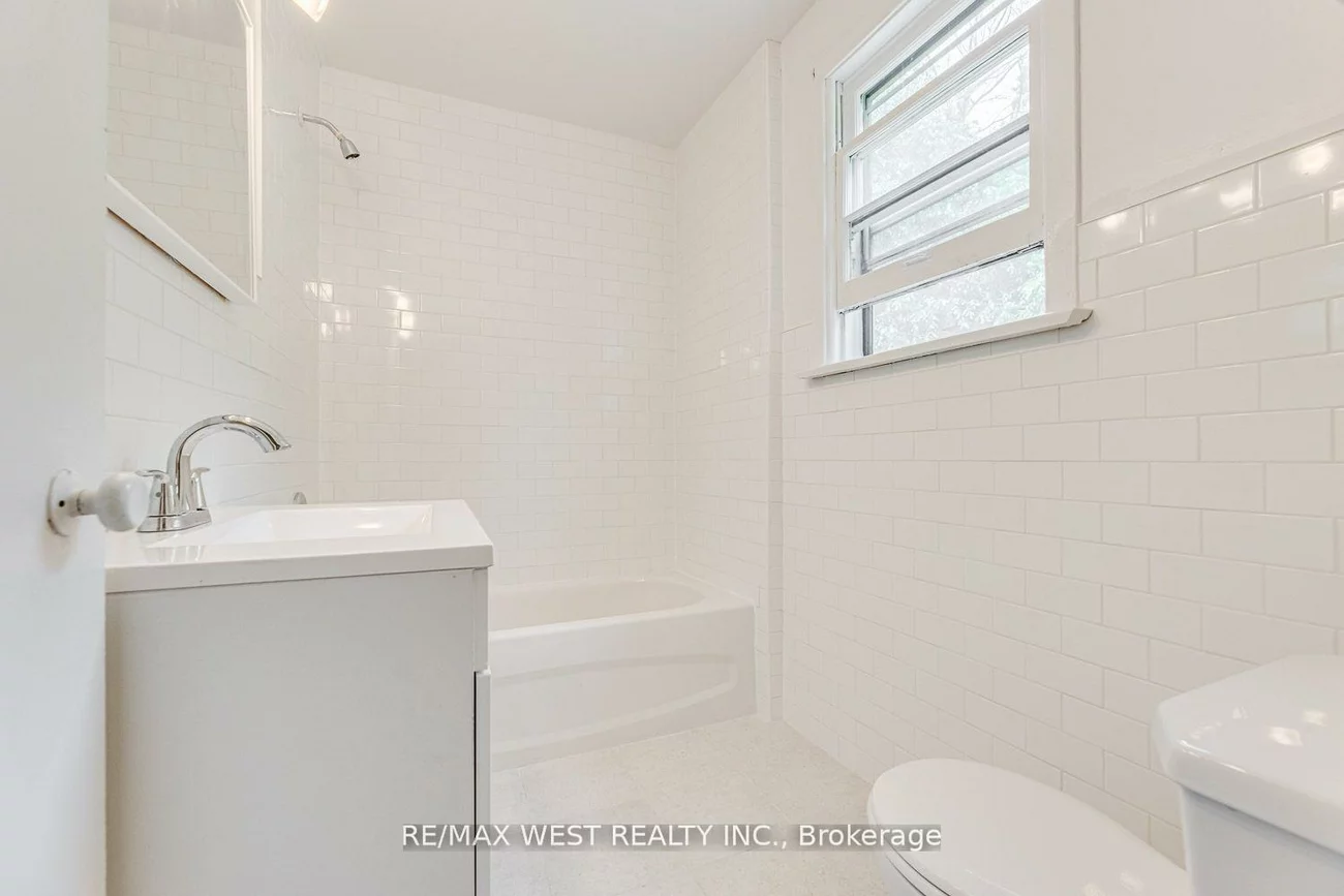 211, King, Bolton West, Caledon