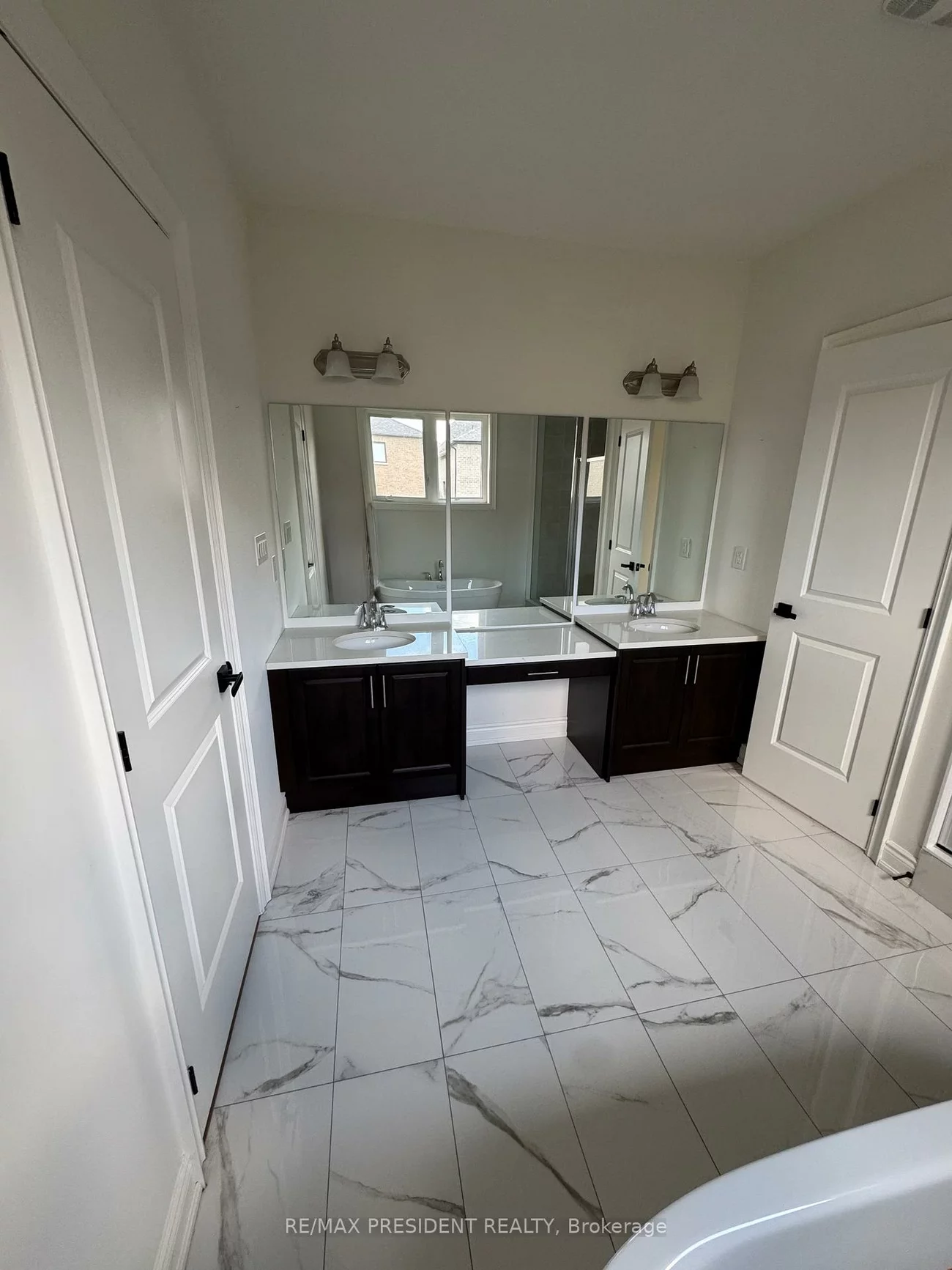 113, Walker, Caledon East, Caledon