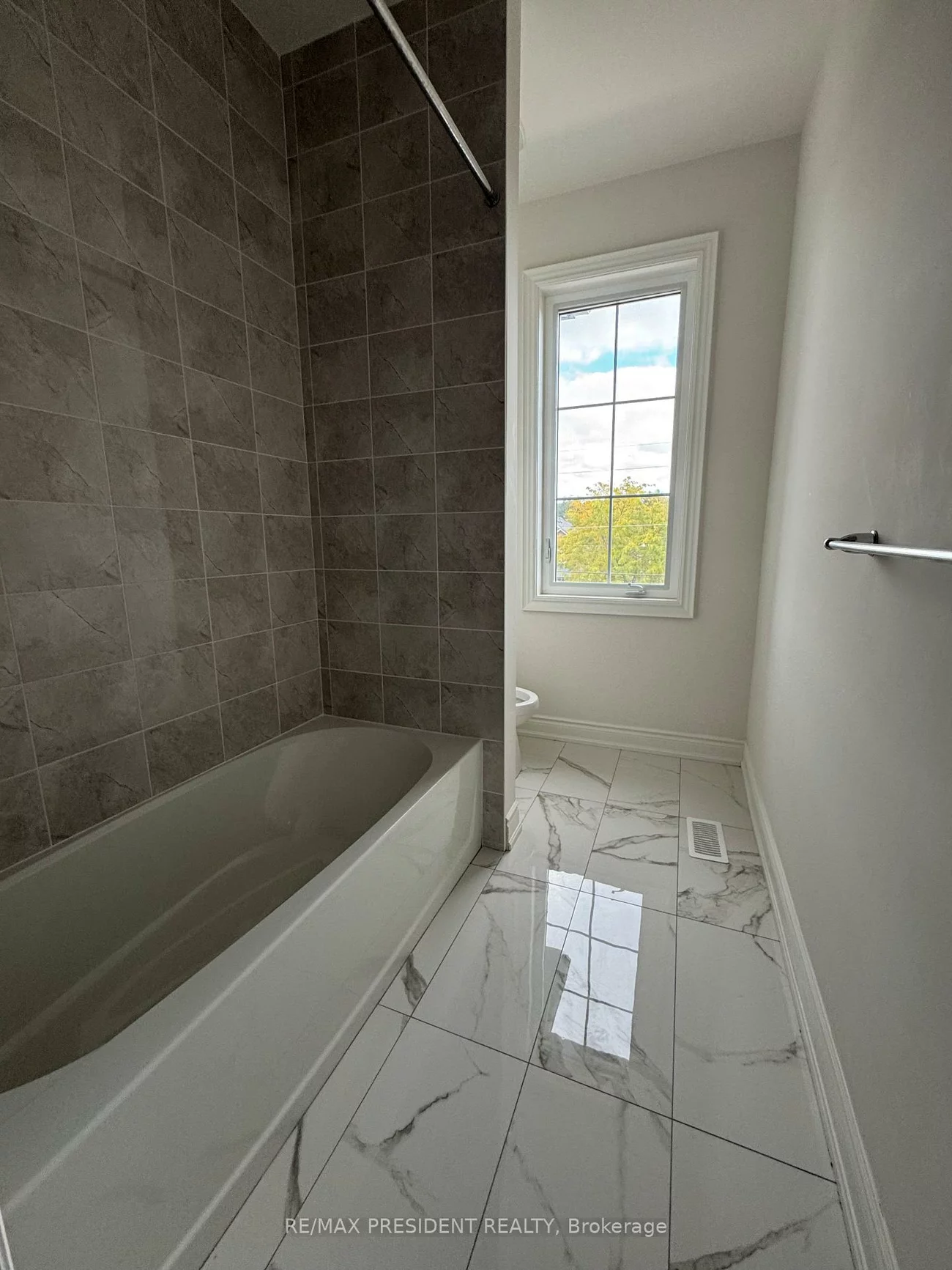 113, Walker, Caledon East, Caledon