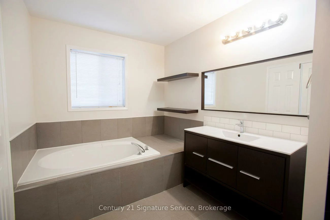 9, Queensland, Bolton East, Caledon