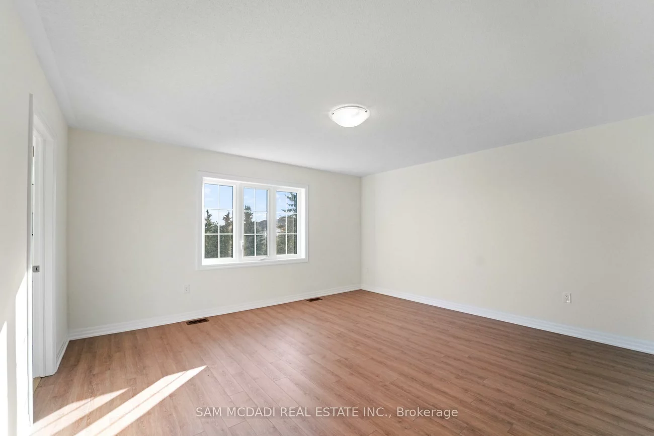 37, SOUTHBURY MANOR (Upper), Bolton East, Caledon