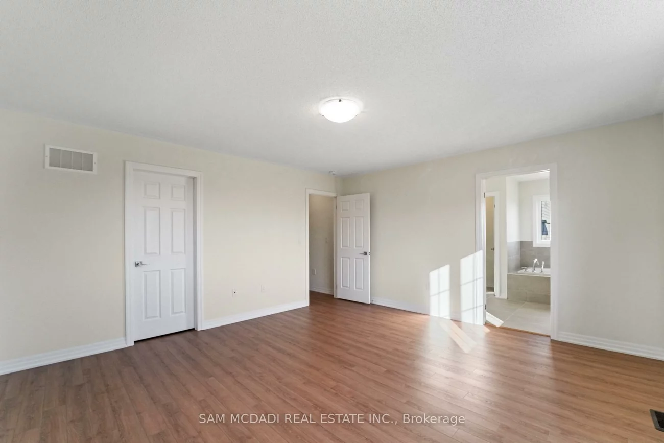 37, SOUTHBURY MANOR (Upper), Bolton East, Caledon