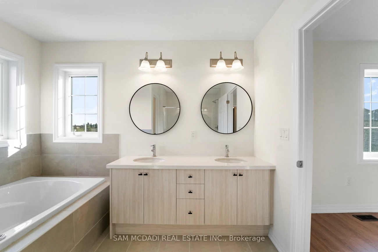 37, SOUTHBURY MANOR (Upper), Bolton East, Caledon