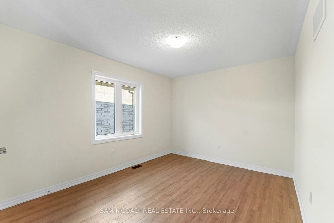 37, SOUTHBURY MANOR (Upper), Bolton East, Caledon