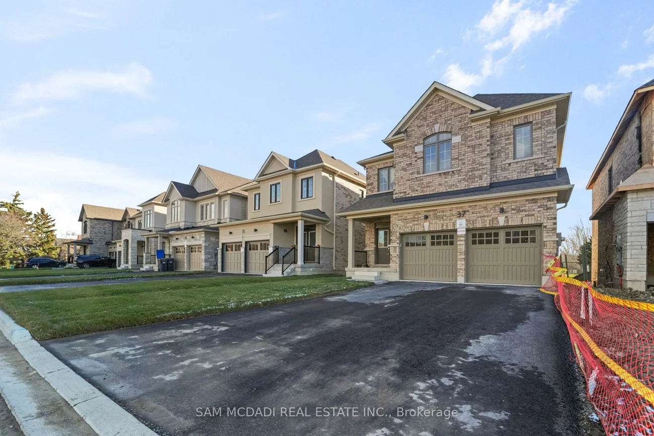 37, SOUTHBURY MANOR (Upper), Bolton East, Caledon