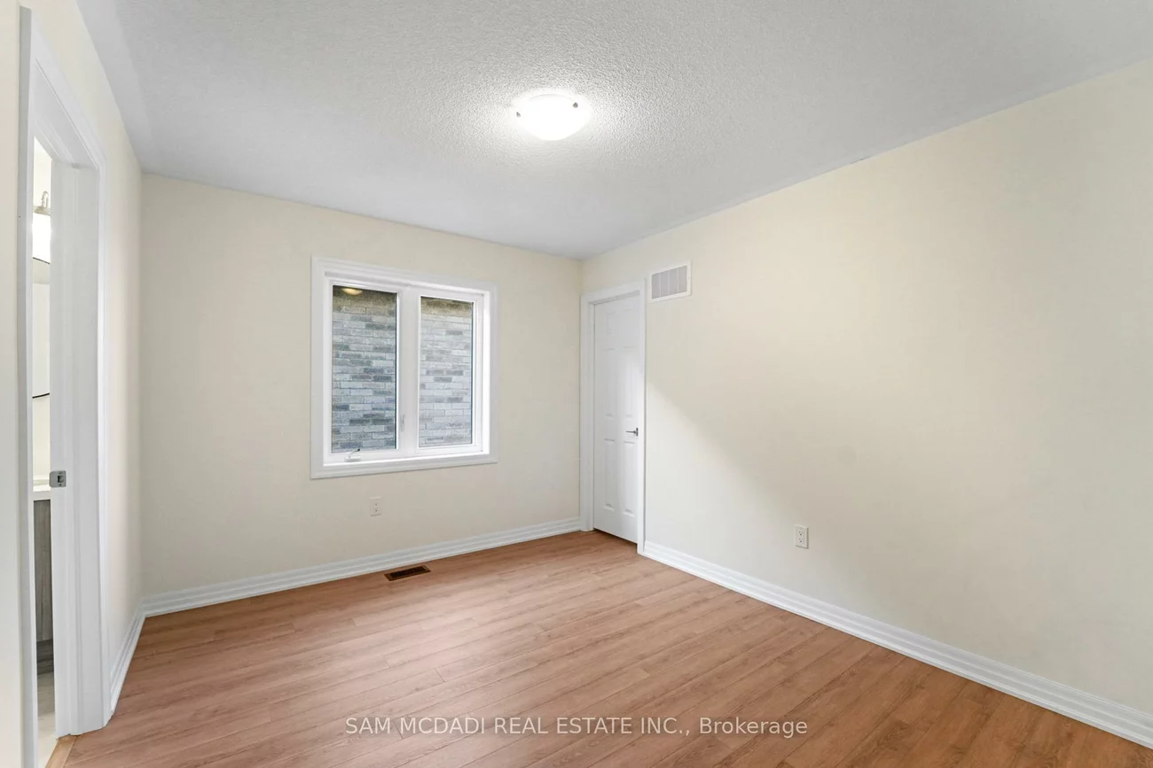 37, SOUTHBURY MANOR (Upper), Bolton East, Caledon