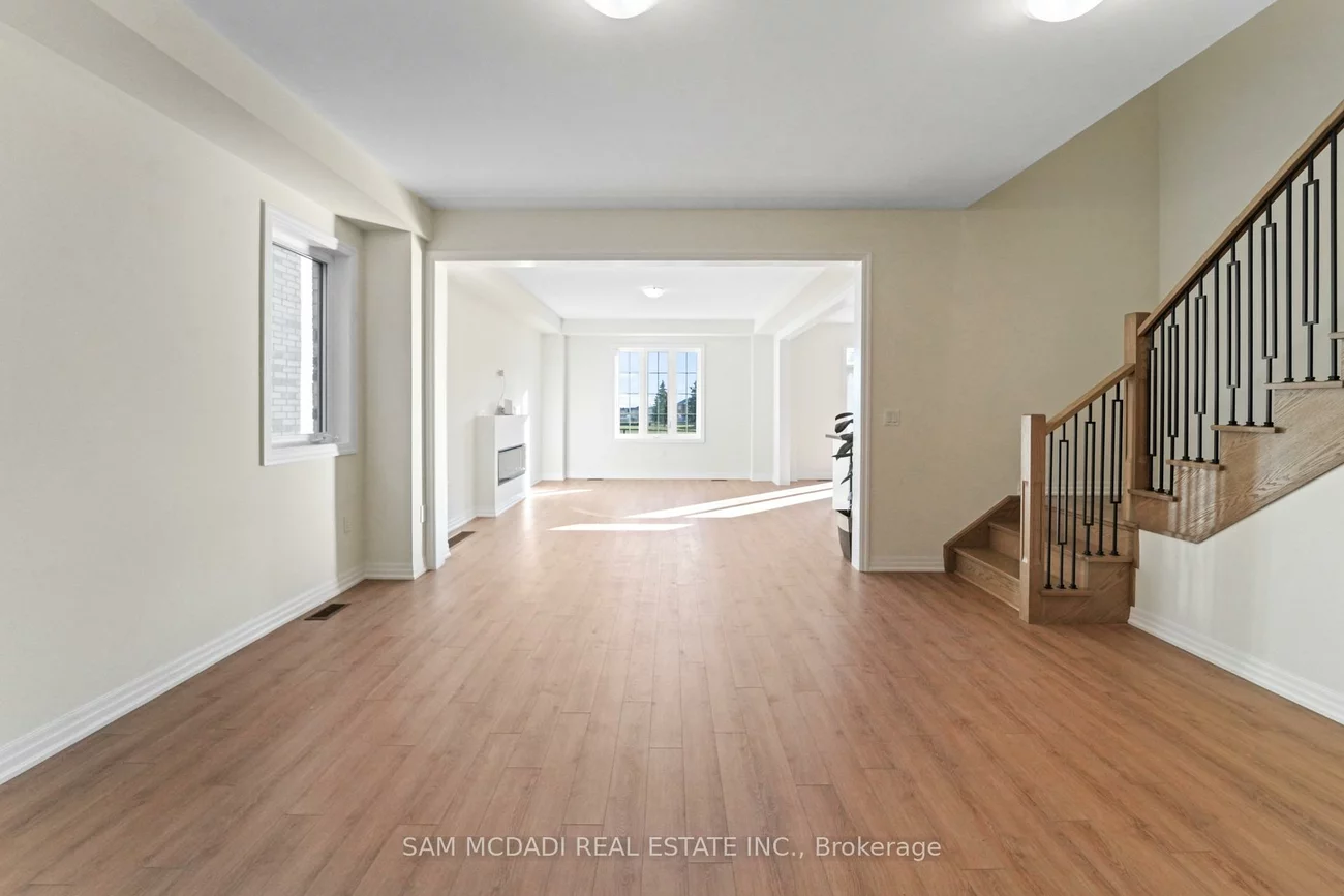 37, SOUTHBURY MANOR (Upper), Bolton East, Caledon