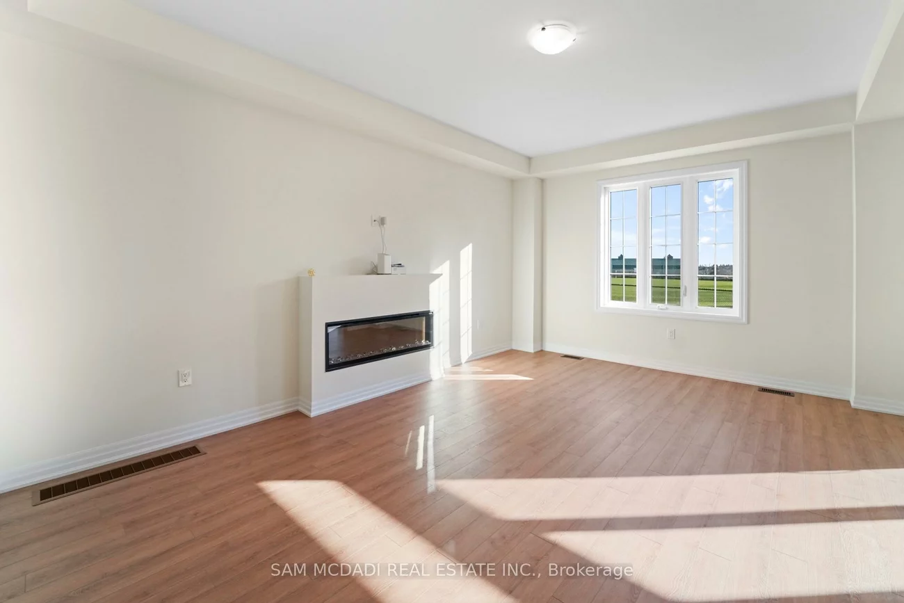 37, SOUTHBURY MANOR (Upper), Bolton East, Caledon