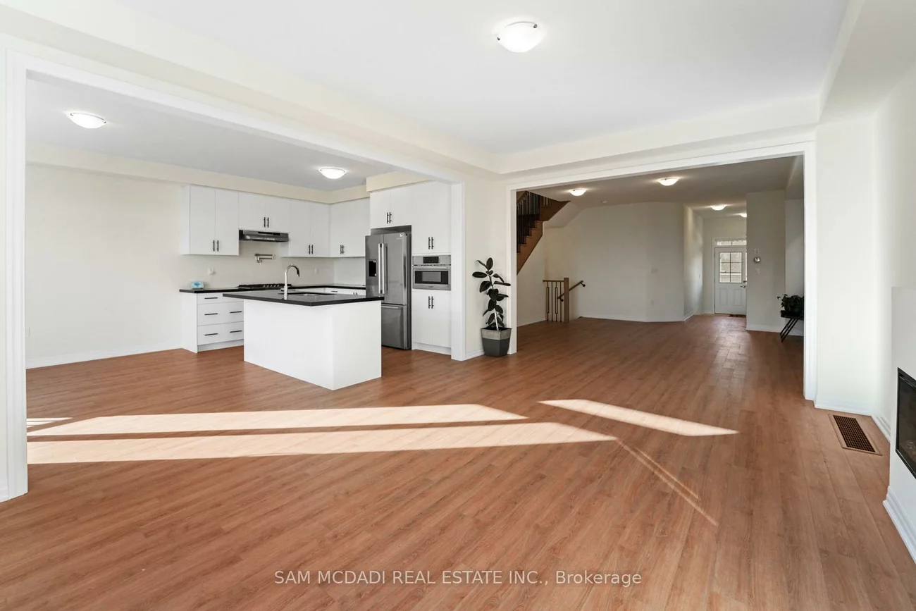 37, SOUTHBURY MANOR (Upper), Bolton East, Caledon