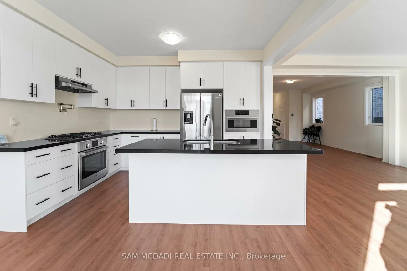 37, SOUTHBURY MANOR (Upper), Bolton East, Caledon