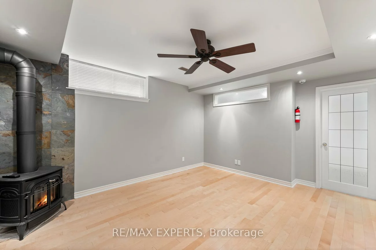 100, Hesp, Bolton West, Caledon