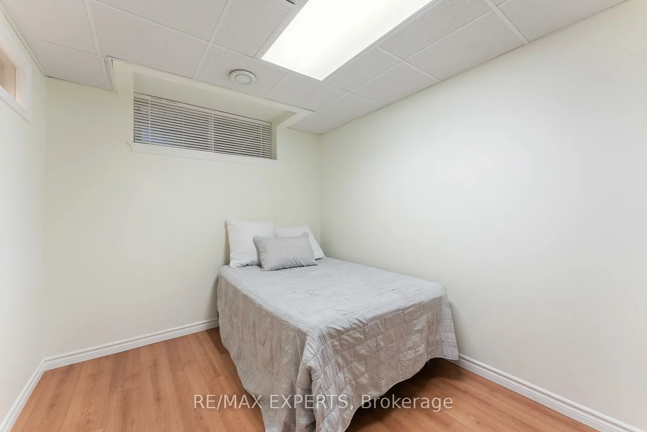 100, Hesp, Bolton West, Caledon