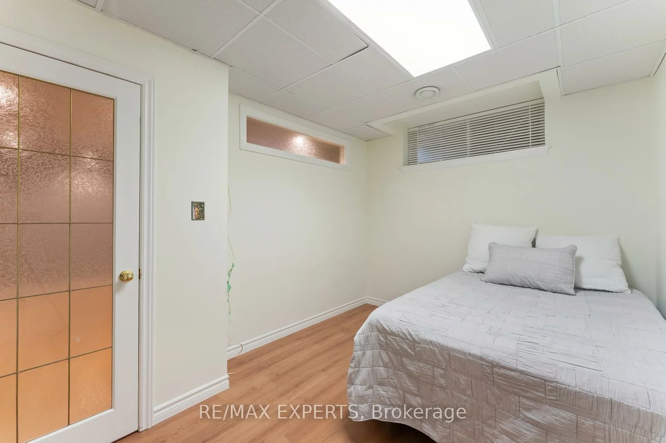 100, Hesp, Bolton West, Caledon