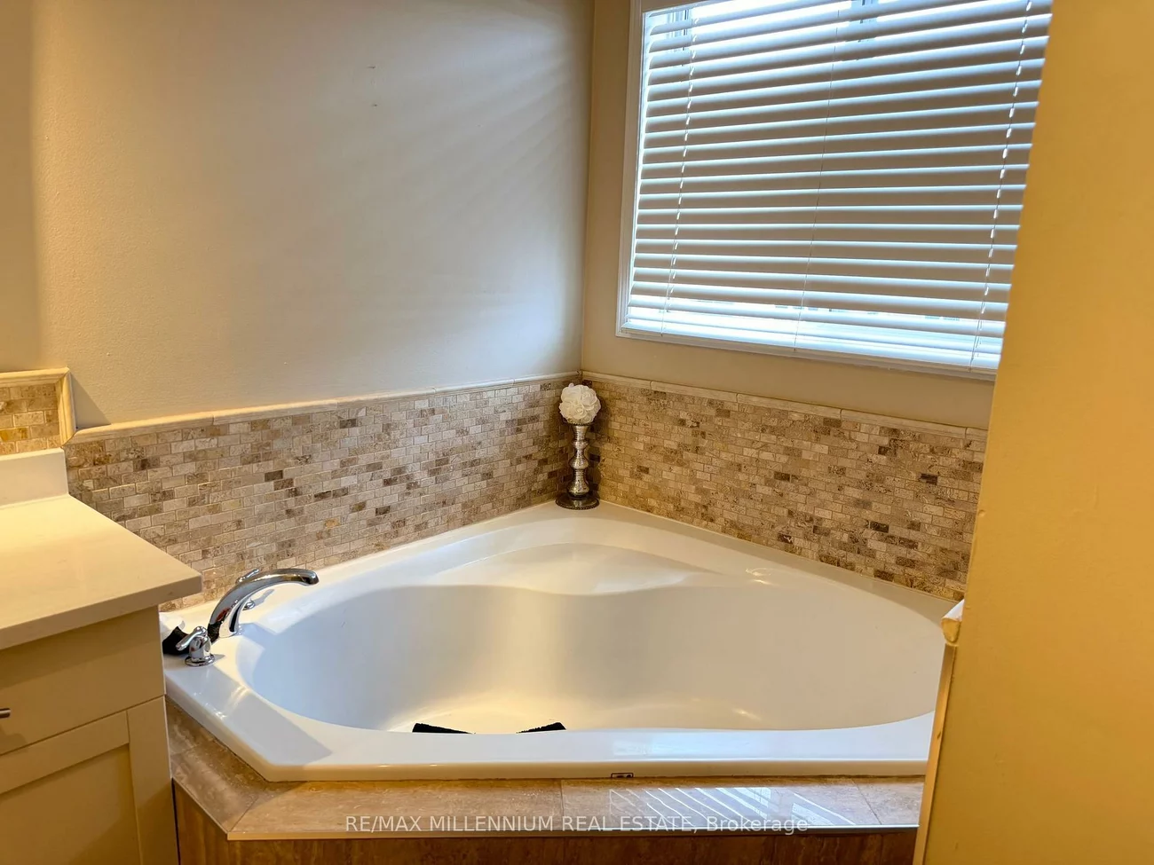 234, Waterbury, Bolton East, Caledon