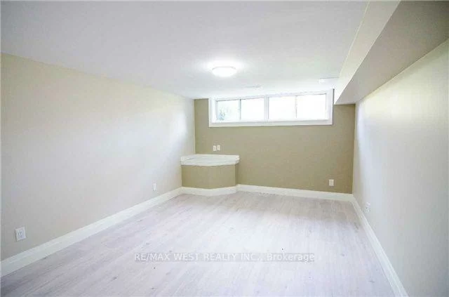 54, James, Bolton East, Caledon