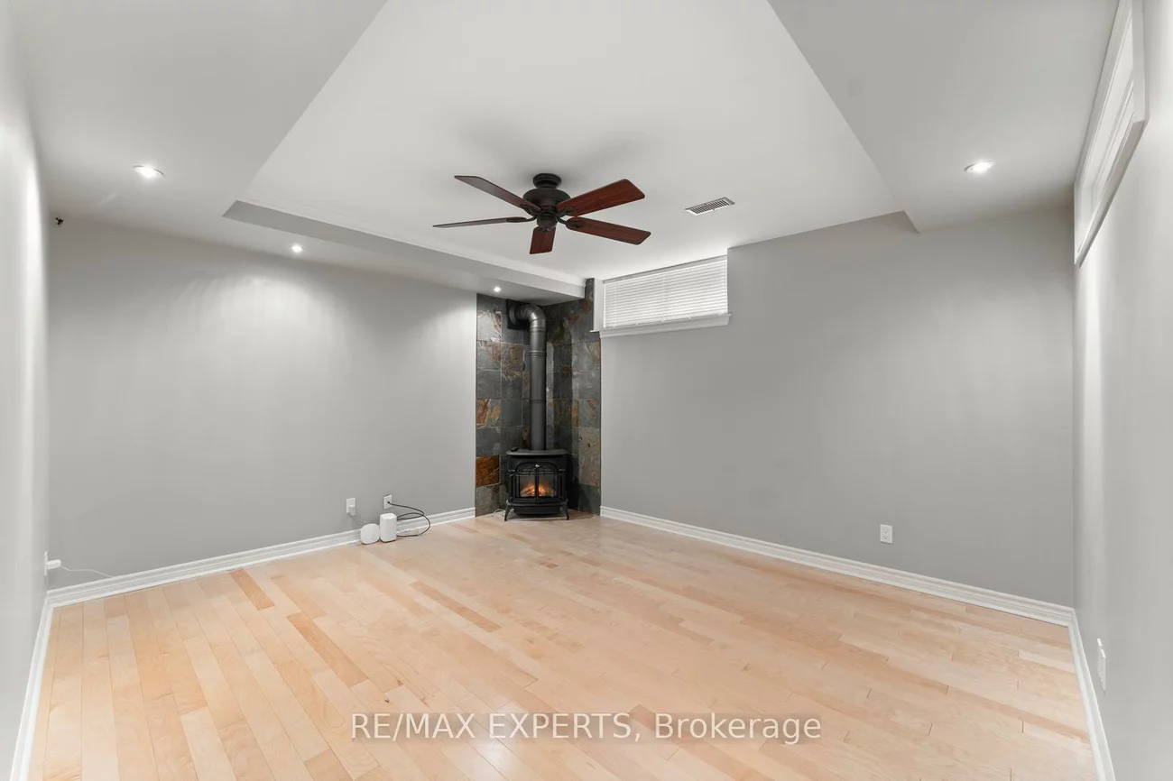 100, Hesp, Bolton West, Caledon