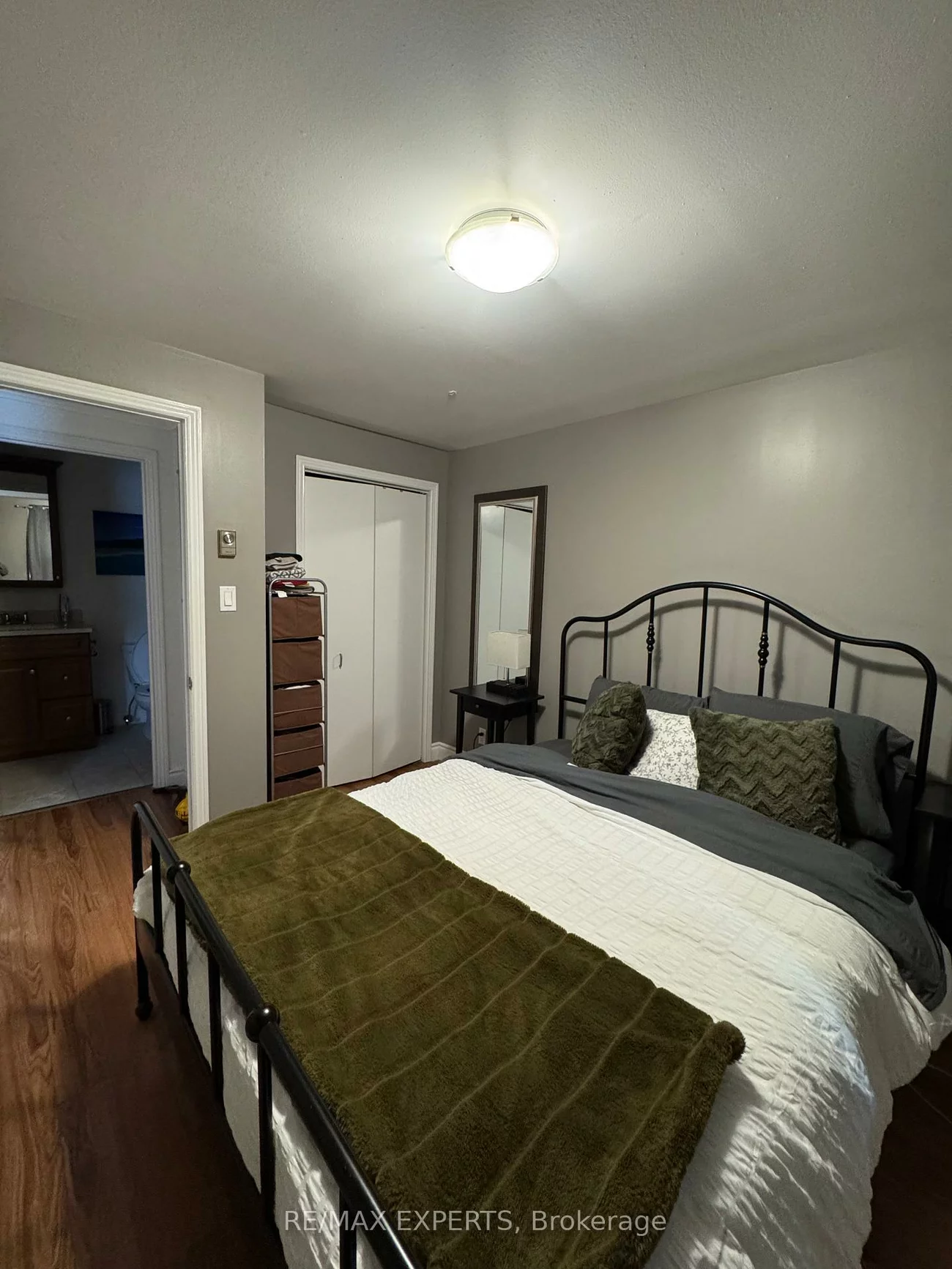 42, Queen, Bolton North, Caledon