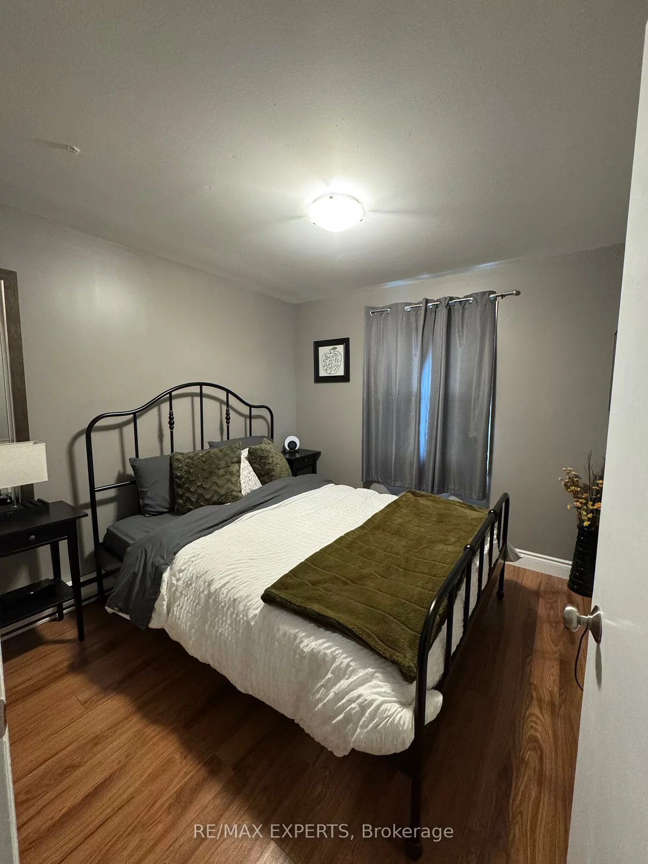 42, Queen, Bolton North, Caledon