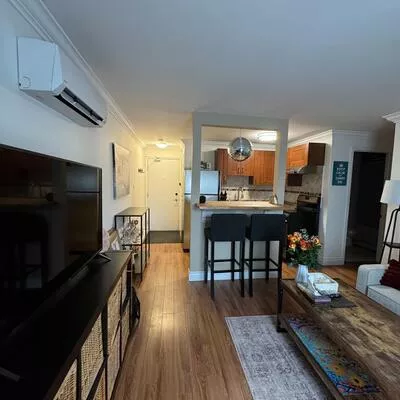 42, Queen, Bolton North, Caledon